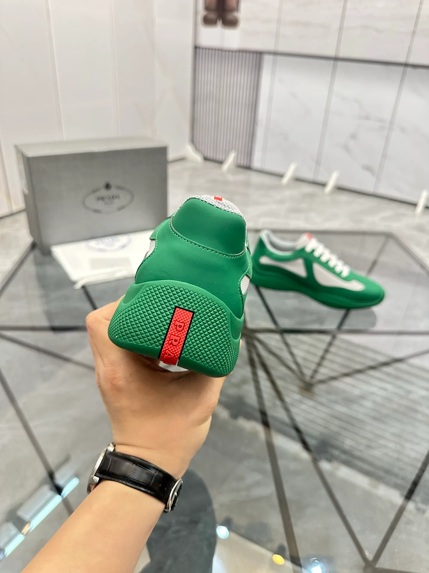 Men's shoes: 💰P360¥ Product trademark: Prada *"Prada*" low-top casual shoes Regular size: 35-47 (can be customized to 48) couple style Product materials: imported silk leather upper, breathable lining, original outsole. Number: 943